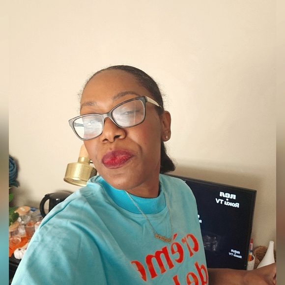 Meet your Posher, Nique - Picture 1 of 1